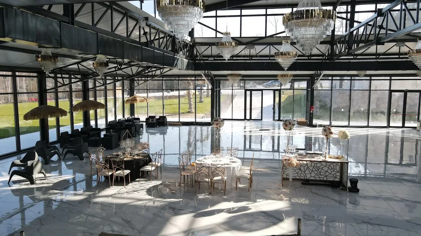 Orangerie lumineuse avec verrière